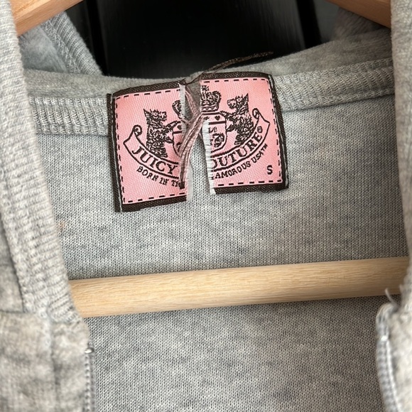 ✨ Juicy Couture Gray Velour Zip Hoodie Jacket Size Small ✨ - Picture 2 of 5
